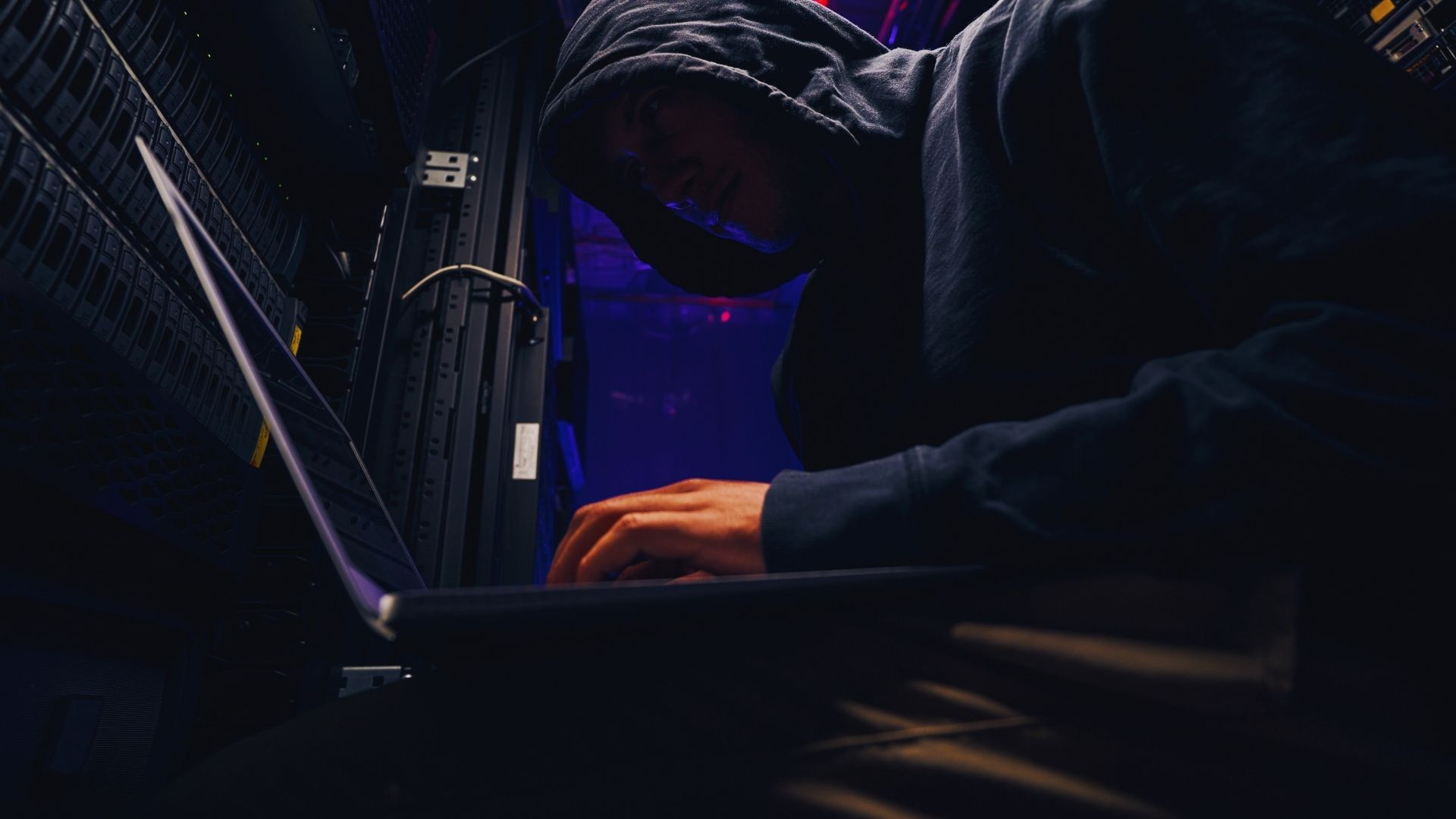 Los ciberdelincuentes NO se van de vacaciones - Informática Ingenia